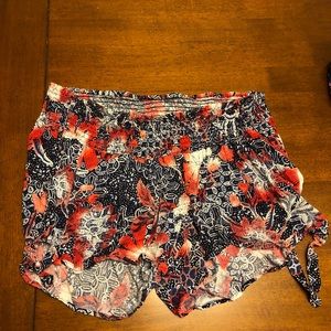 Jessica Simpson Maternity shorts!